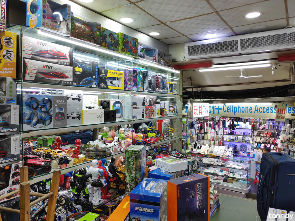 玩具批发市场里的玩具店